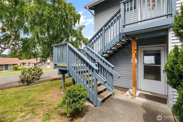 730 SE 8th Ave Unit B101, Oak Harbor, WA 98277 - view of exterior entry with a yard