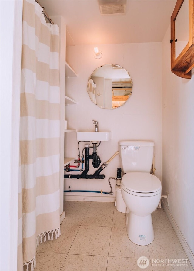 9202 3rd Ave NW, Seattle, WA 98117 - full bath with toilet, baseboards, and a shower with curtain