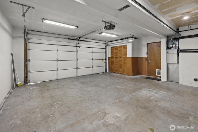 11620 28th St NE, Lake Stevens, WA 98258 - garage featuring a garage door opener