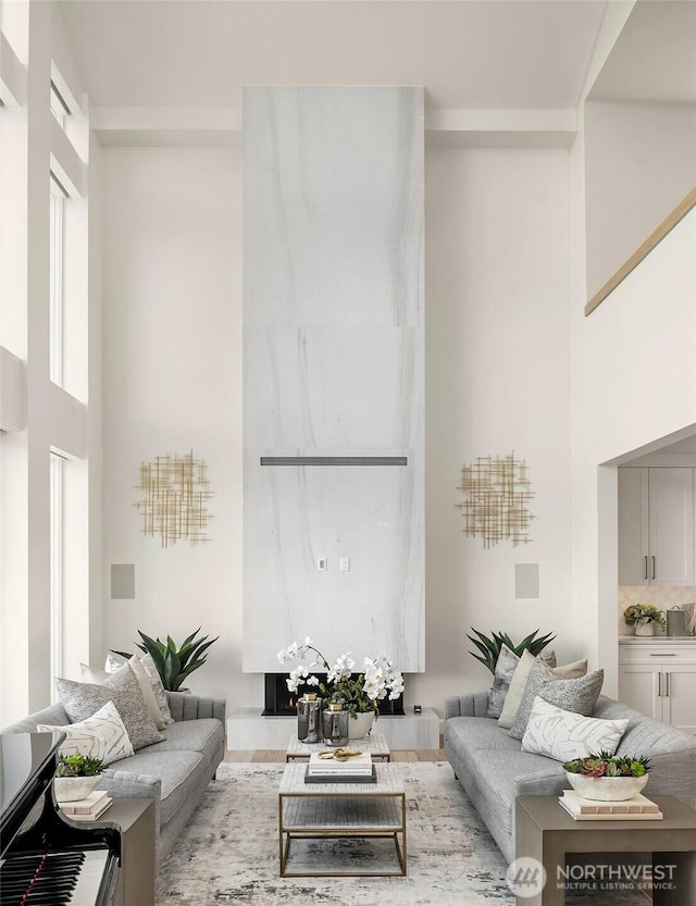 8620 N Mercer Way, Mercer Island, WA 98040 - living area featuring a high ceiling