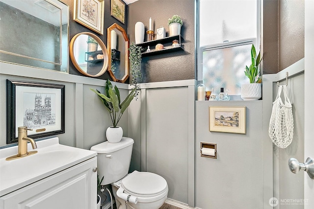 6499 Francis Loop SE, Auburn, WA 98092 - half bath featuring toilet, vanity, and a textured wall