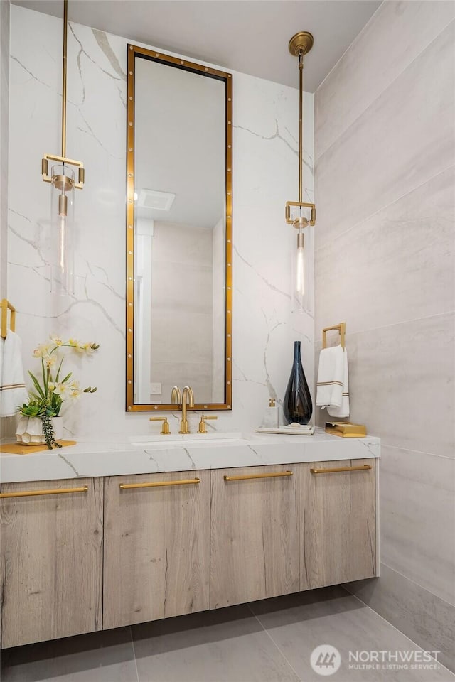 17281 SE 43rd St, Bellevue, WA 98006 - bathroom with vanity