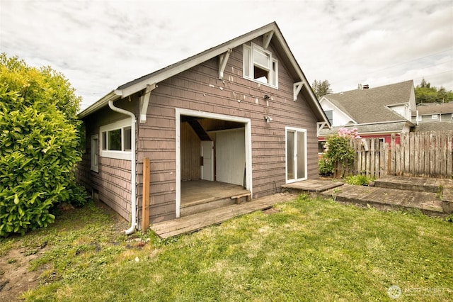 212 Hayes St, Hoquiam, WA 98550 - back of property featuring an outdoor structure