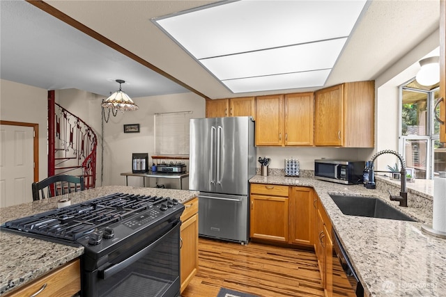 51 Deer Meadow Ln, Naches, WA 98937 - kitchen featuring black appliances, a sink, light wood-type flooring, light stone countertops, and a chandelier