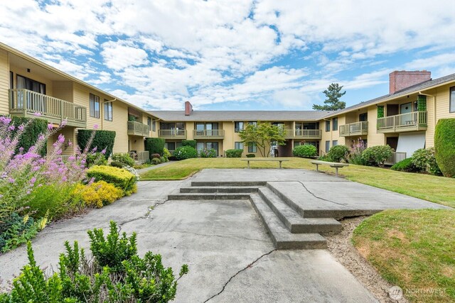 310 S 11th St Unit 106, Mount Vernon, WA 98274 - view of home's community featuring a residential view and a yard
