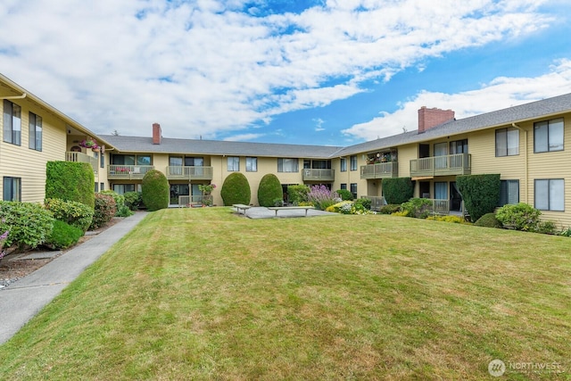 310 S 11th St Unit 106, Mount Vernon, WA 98274 - view of home's community featuring a residential view and a lawn