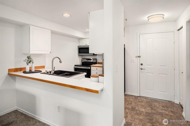 18621 Blueberry Ln Unit A104, Monroe, WA 98272 - kitchen featuring stainless steel appliances, white cabinets, a peninsula, light countertops, and recessed lighting
