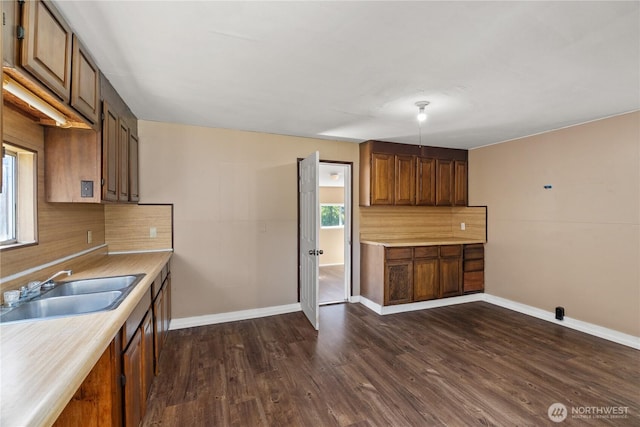 1109 River St, Hoquiam, WA 98550 - kitchen featuring a sink, backsplash, light countertops, and baseboards