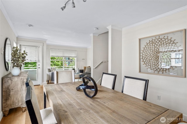 10309 Midvale Ave N Unit B, Seattle, WA 98133 - dining area with crown molding and wood finished floors
