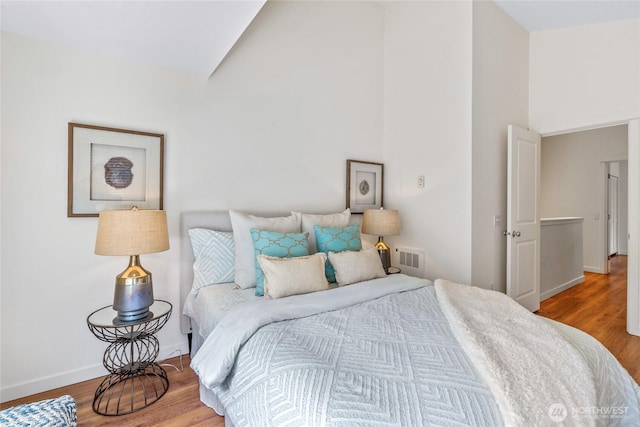 10309 Midvale Ave N Unit B, Seattle, WA 98133 - bedroom featuring wood finished floors, high vaulted ceiling, and baseboards