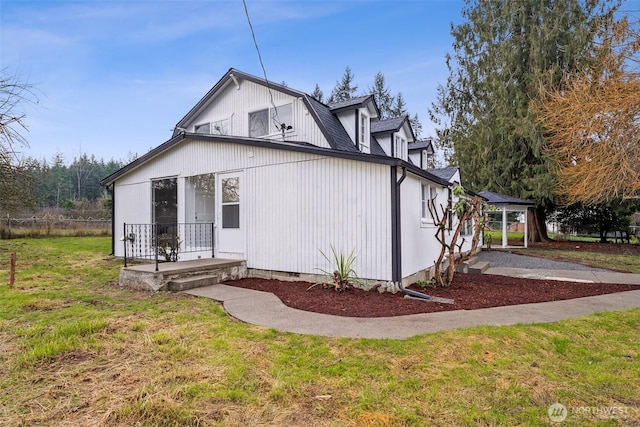 35120 E Kinsman Rd, Roy, WA 98580 - view of front facade featuring a front lawn and a shingled roof
