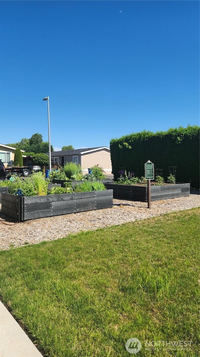 300 SW 7th Ave Unit 127, Battle Ground, WA 98604 - surrounding community featuring a garden and a lawn