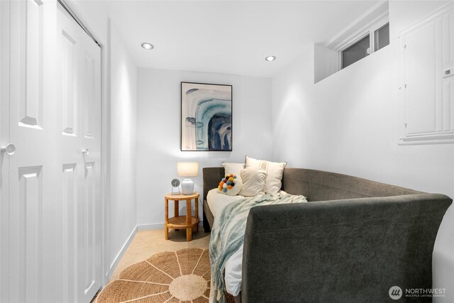 5 Wembley Ln, Mercer Island, WA 98040 - living area featuring baseboards and recessed lighting