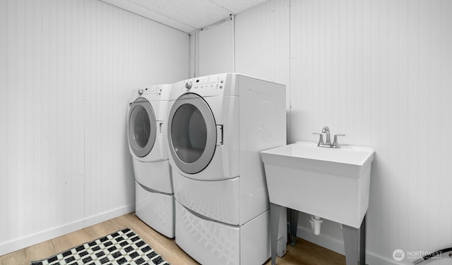 5 Wembley Ln, Mercer Island, WA 98040 - washroom featuring independent washer and dryer, light wood-style flooring, and baseboards