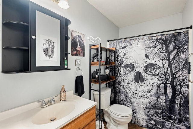 260 Baltimore St, Longview, WA 98632 - bathroom featuring vanity, toilet, and curtained shower
