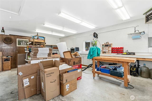 13911 Meridian Ave N, Marysville, WA 98271 - garage with a workshop area