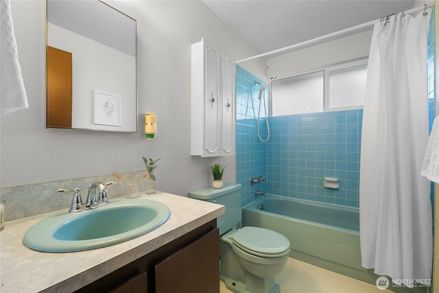 14210 NE 63rd Ct, Redmond, WA 98052 - full bath featuring shower / bathtub combination with curtain, vanity, and toilet