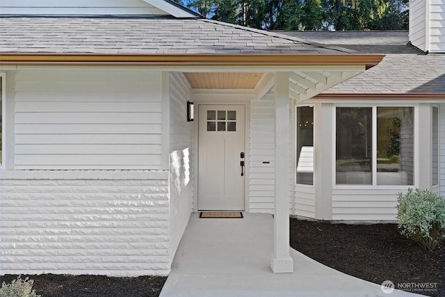7118 177th St SW, Edmonds, WA 98026 - entrance to property with roof with shingles