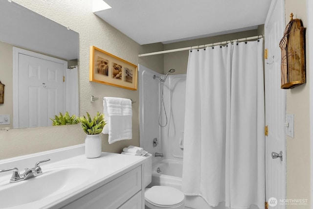 14513 127th Ln NE Unit N46, Kirkland, WA 98034 - full bath with vanity, shower / tub combo with curtain, toilet, and a textured wall