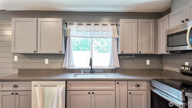 22470 Sunridge Way NE, Poulsbo, WA 98370 - kitchen with stainless steel appliances, a sink, and white cabinets