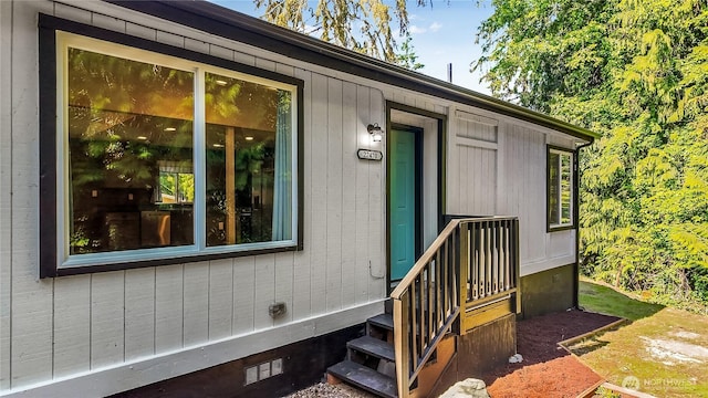 22470 Sunridge Way NE, Poulsbo, WA 98370 - property entrance featuring crawl space