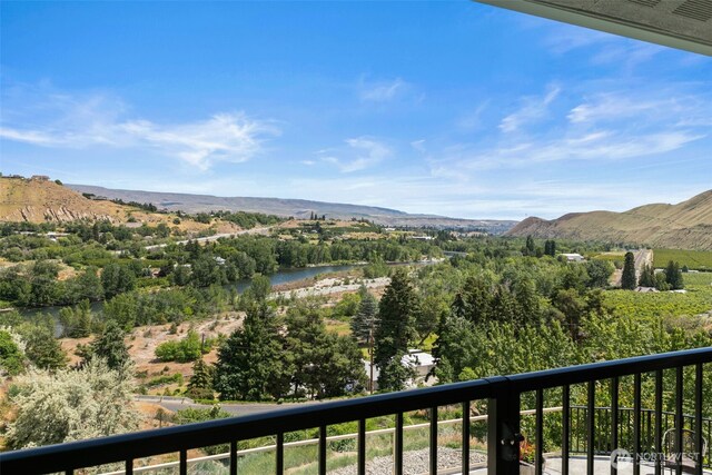 1901 Sleepy Hollow Rd, Wenatchee, WA 98801 - mountain view