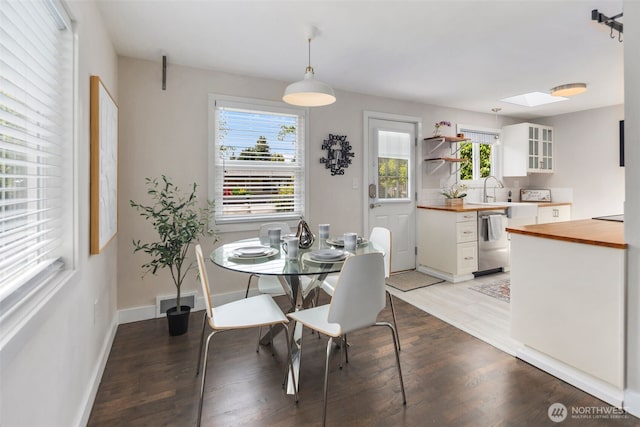19027 37th Ave S, Seatac, WA 98188 - dining space featuring plenty of natural light, light wood-type flooring, a skylight, and baseboards