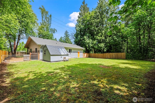 140 Tremont St, Port Orchard, WA 98366 - view of yard featuring an outdoor structure