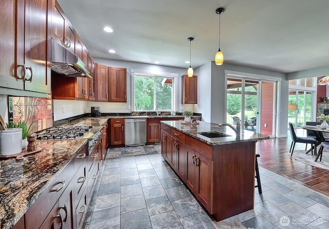 936 W Axton Rd, Bellingham, WA 98226 - kitchen featuring appliances with stainless steel finishes, under cabinet range hood, a sink, a center island with sink, and recessed lighting