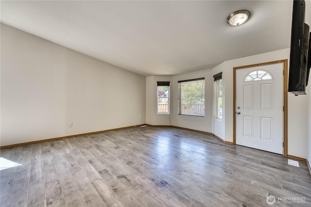 912 Eagle Crest Pl, Port Orchard, WA 98366 - foyer featuring light wood-style flooring and baseboards