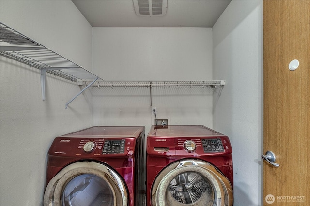 912 Eagle Crest Pl, Port Orchard, WA 98366 - laundry room featuring washer and clothes dryer