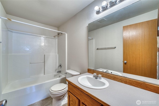 912 Eagle Crest Pl, Port Orchard, WA 98366 - bathroom with toilet, vanity, and shower / bathtub combination
