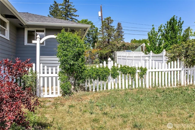 813 E 3rd Ave, Ellensburg, WA 98926 - view of yard