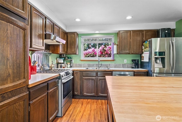14945 Fox Hill Rd SE, Yelm, WA 98597 - kitchen featuring stainless steel appliances, a sink, extractor fan, light wood-style floors, and recessed lighting