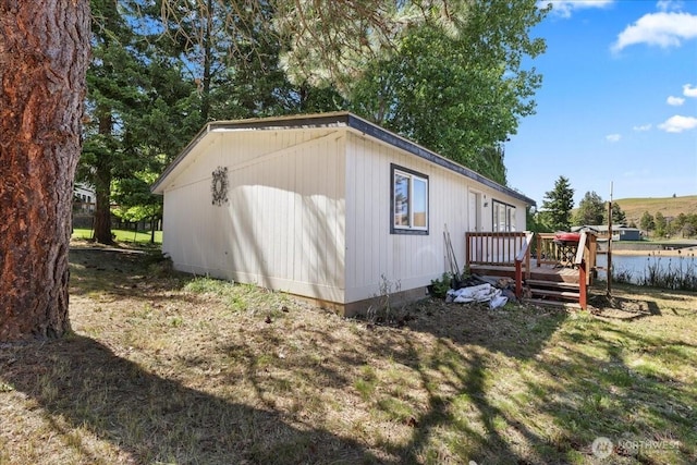 741 Twin Lakes Rd, Cle Elum, WA 98922 - view of side of property featuring a deck with water view