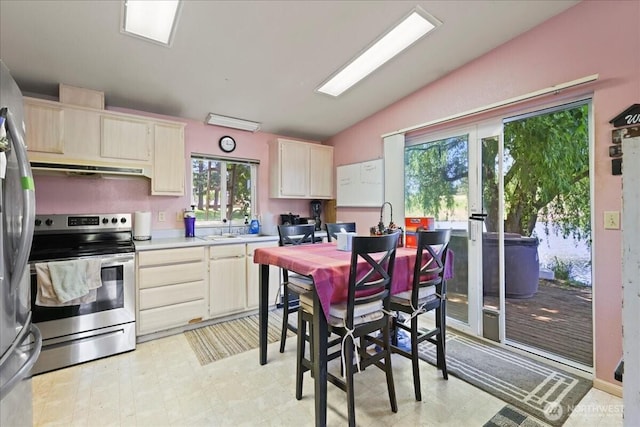 741 Twin Lakes Rd, Cle Elum, WA 98922 - kitchen with stainless steel appliances, lofted ceiling, exhaust hood, light countertops, and light brown cabinets