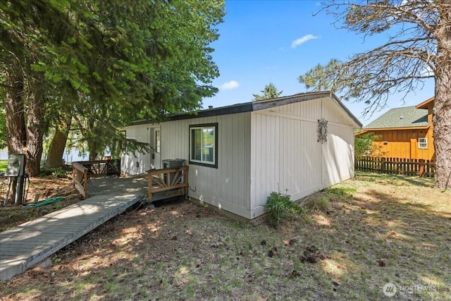 741 Twin Lakes Rd, Cle Elum, WA 98922 - view of side of property with a wooden deck