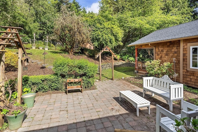 11002 Hyla Ave NE, Bainbridge Island, WA 98110 - view of patio / terrace