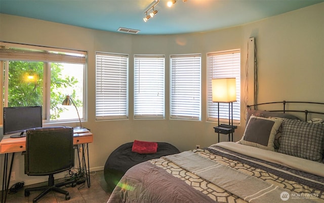 301 Canyon Pl, Wenatchee, WA 98801 - bedroom with a desk