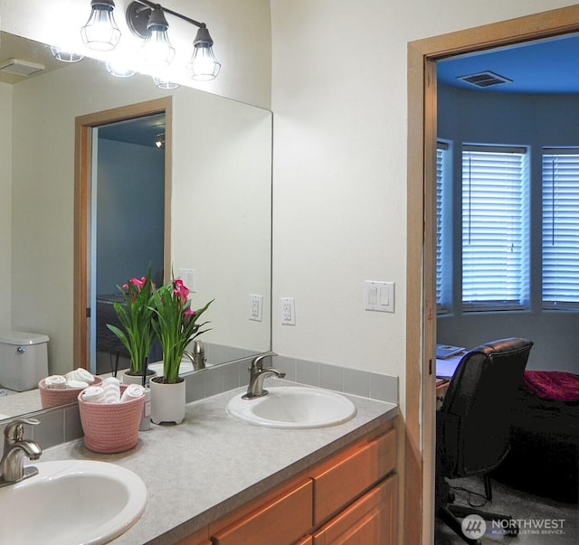 301 Canyon Pl, Wenatchee, WA 98801 - full bathroom featuring double vanity and toilet