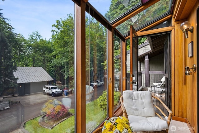 5019 E Mercer Way, Mercer Island, WA 98040 - sunroom featuring lofted ceiling
