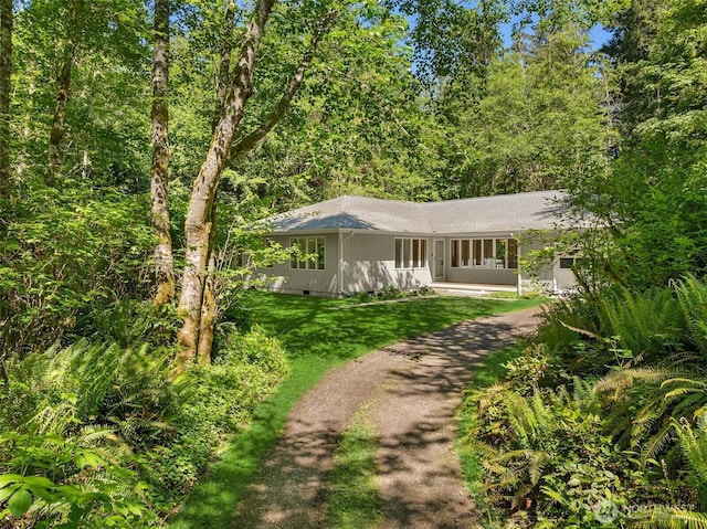 32227 Old Hansville Rd NE, Kingston, WA 98346 - ranch-style house featuring a front lawn, dirt driveway, crawl space, and roof with shingles