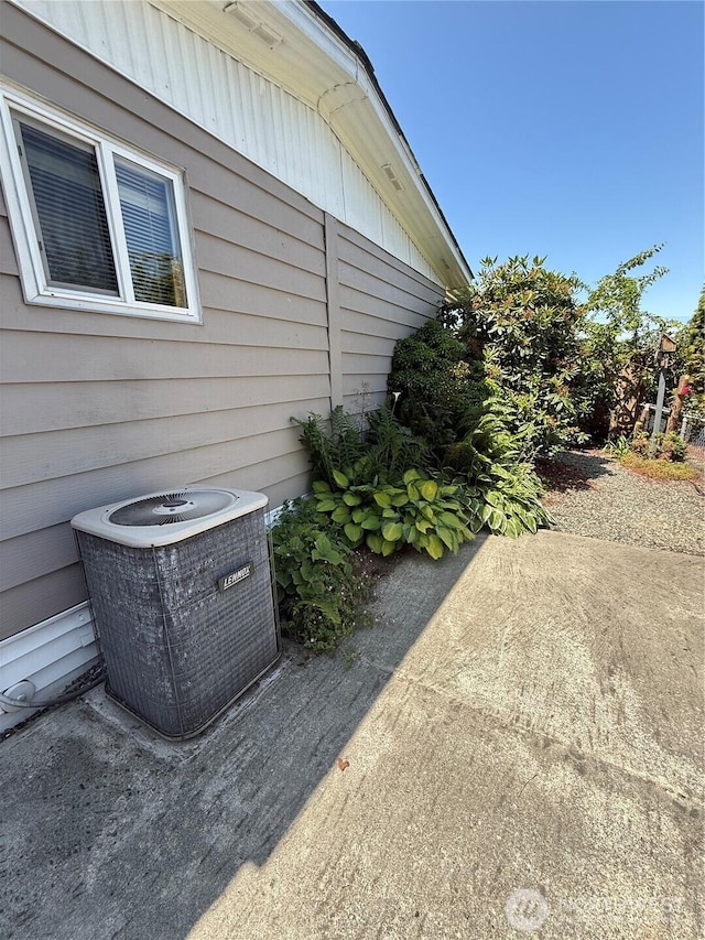 1415 84th St SE Unit 196, Everett, WA 98208 - view of side of property with a central air condition unit