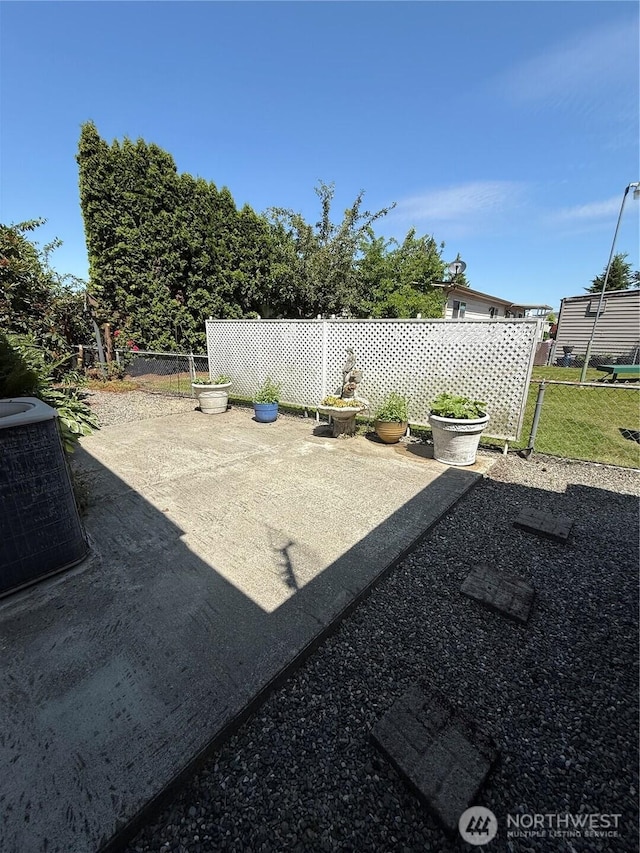 1415 84th St SE Unit 196, Everett, WA 98208 - view of yard with a patio