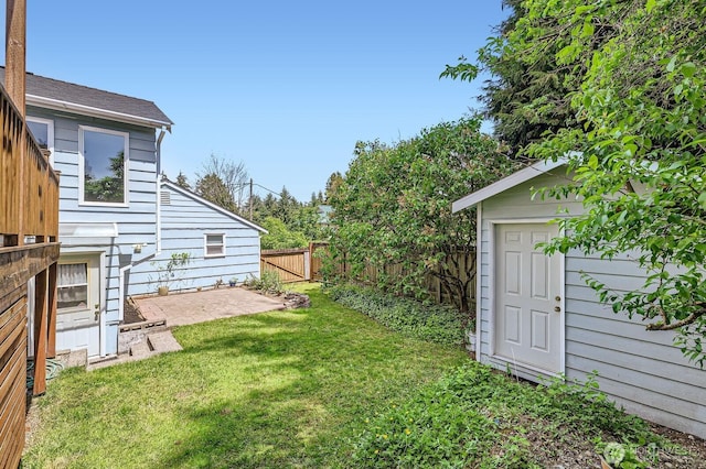 12019B 25th Ave NE, Seattle, WA 98125 - view of yard featuring an outbuilding and a patio