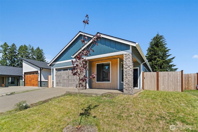 2114 Hawks View Ln, Winlock, WA 98596 - view of front facade with driveway and an attached garage
