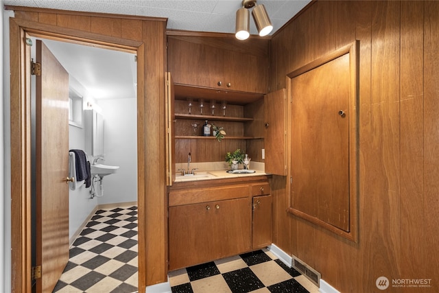 2342 N 120th St, Seattle, WA 98133 - bar area featuring light flooring and a sink