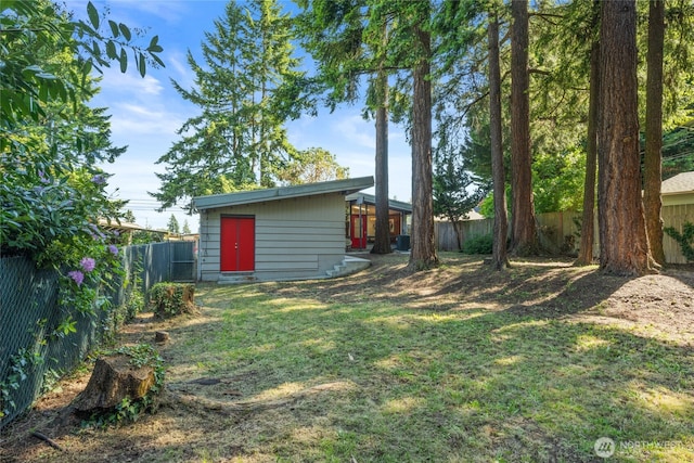 2342 N 120th St, Seattle, WA 98133 - view of yard featuring an outdoor structure