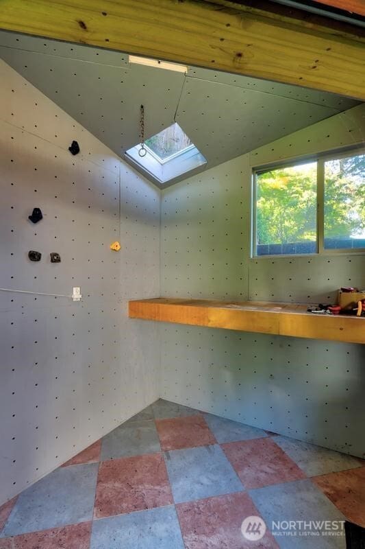 711 NW 120th St, Seattle, WA 98177 - view of garage