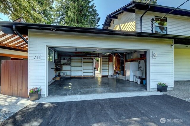711 NW 120th St, Seattle, WA 98177 - garage featuring asphalt driveway and a sink